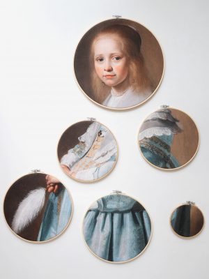 Portret van een Meisje in het Blauw XI van Johannes Cornelisz. Versponck